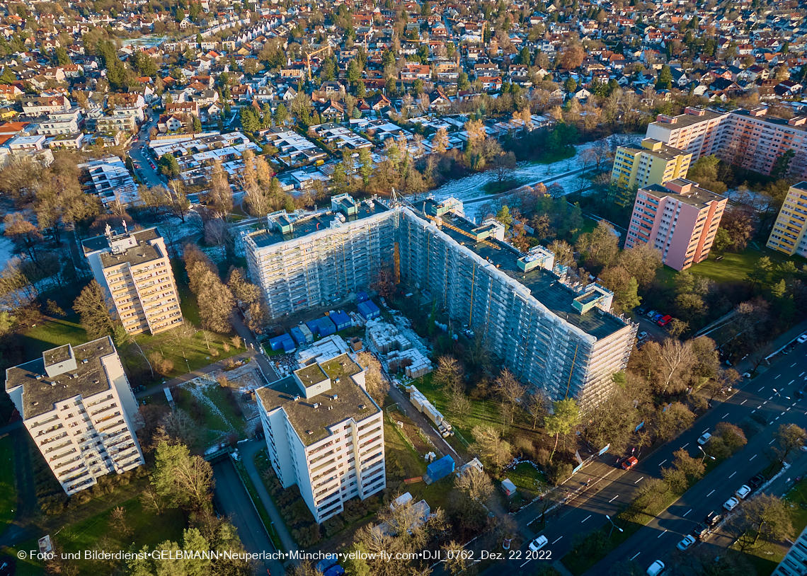 22.12.2022 - Fassadensanierung am Krl-Marx-Ring 11-21 in Neuperlach